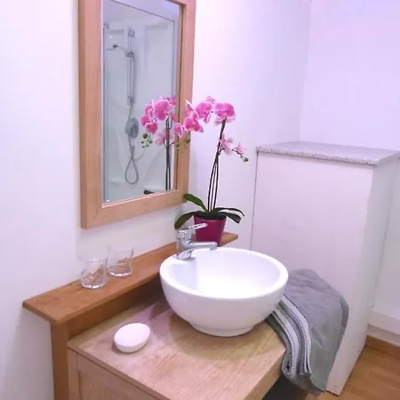 Le 99b Modern Queen Size Bed Connected Tv *