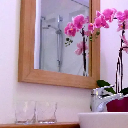 Le 99b Modern Queen Size Bed Connected Tv Hallennes-lez-Haubourdin