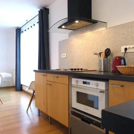 Le 99b Modern Queen Size Bed Connected Tv Apartamento *