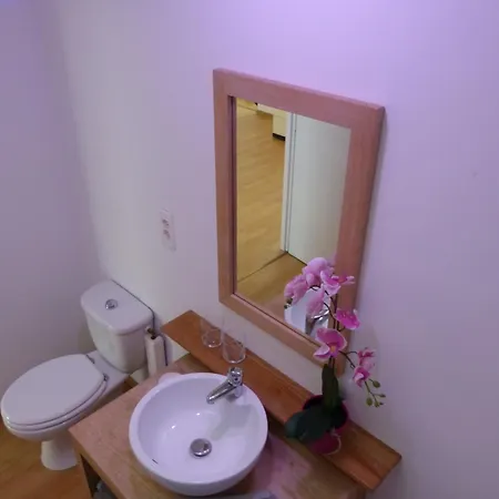 Le 99b Modern Queen Size Bed Connected Tv Apartamento