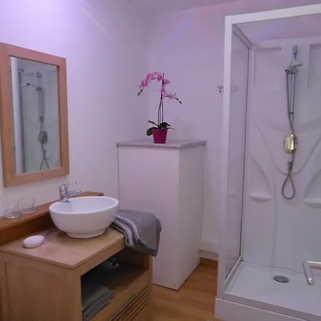 Le 99b Modern Queen Size Bed Connected Tv Apartamento Hallennes-lez-Haubourdin